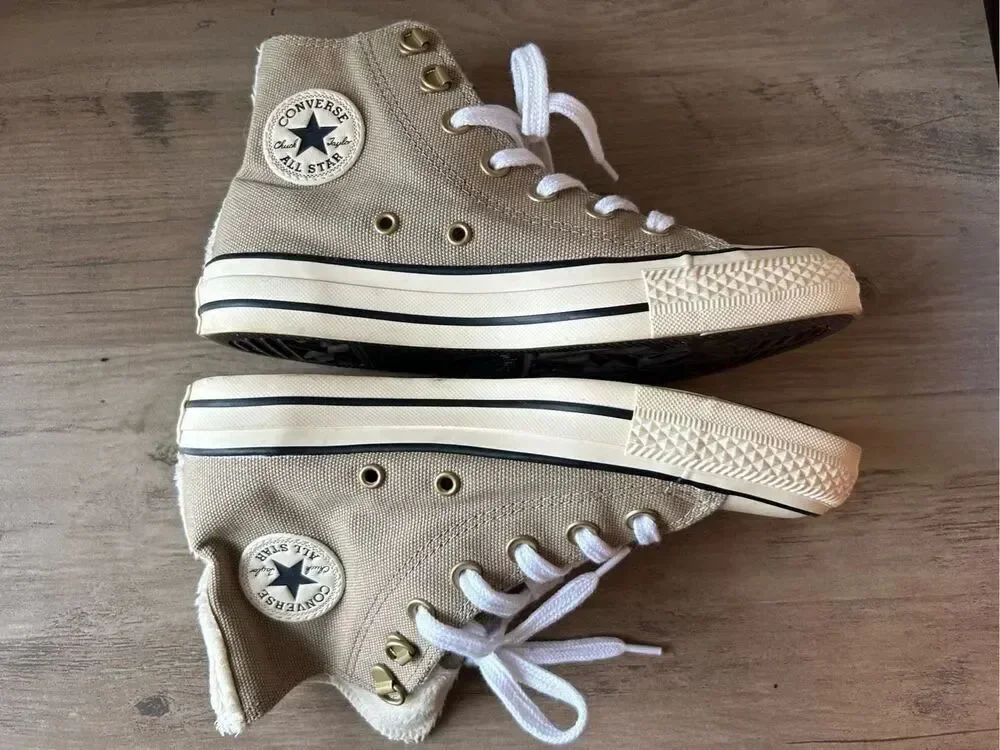 CONVERSE Shoes CHUCK TAYLOR Woman's Size 6 Beige Hi Top faux fur Sneaker